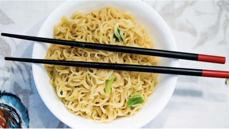 共食一碗麵驚見「超噁習慣」！她崩潰拒吃