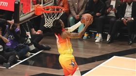 ▲莫蘭特（Ja Morant）在全明星賽第二節上演360度大風車灌籃。（圖／翻攝自NBA Germany推特）