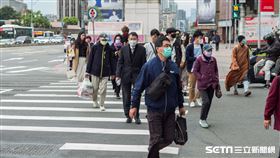 北車斑馬線/行人/人潮(記者陳弋攝影)