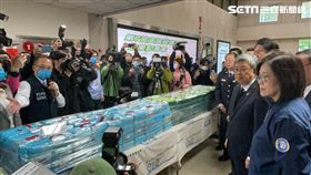 行政院長陳建仁聽取台北市刑大隊長的簡報。（圖／記者楊忠翰攝影）