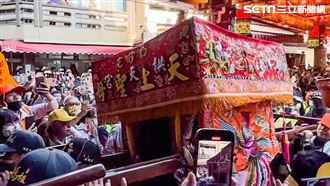 進喔進喔！白沙屯媽祖回鑾衝入拱天宮