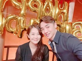 宋逸民（圖右）所主理《藝起發光》教會風波未停，（圖左）為妻陳維齡。（圖／翻攝宋逸民臉書）