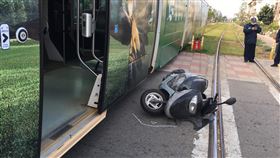 高雄輕軌,車禍,機車,求償,闖紅燈