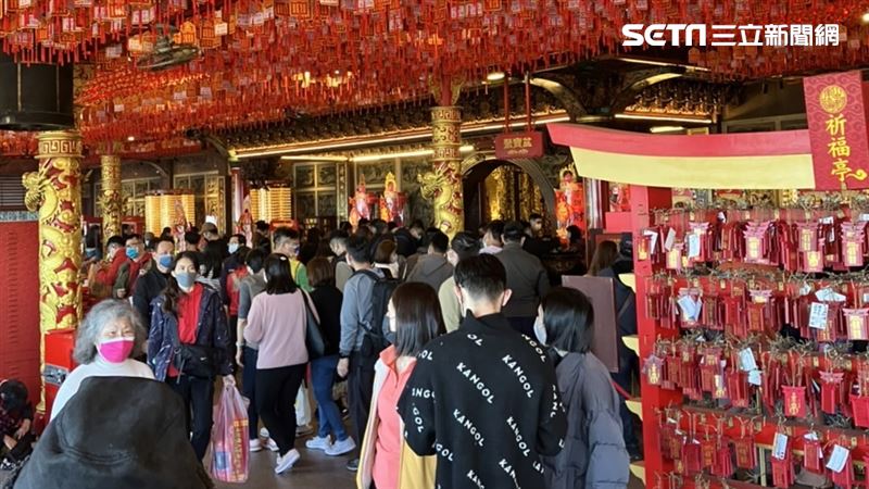 土地公慶生！中和烘爐地湧人潮瘋領發財金