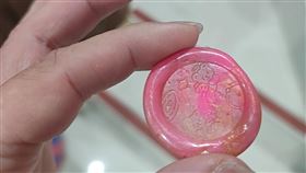 小學生近日在流行「火漆印章」。（圖／翻攝自爆廢公社）