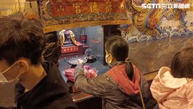 烘爐地拜拜。（圖／記者陳韋帆攝影）