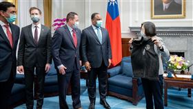 蔡英文總統今（21）日接見美國聯邦眾議員康納（Ro Khanna, D-CA）訪團。（圖／總統府提供)