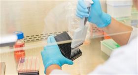 免疫療法已成為新一代癌症治療方式，從三軍總醫院、雙和醫院、國泰醫院、萬芳醫院、成大附設醫院、中山醫附設醫院、宏恩醫院、台中榮總等，從最初的採集、運送、儲存到最後擴增都有完善的SOP流程與系統管理，周邊血造血幹細胞療程中的胞液凍晶-外泌體（exosomes）製造成凍晶：獨立多艙體冷凍乾燥機，凍存前後產品的允收標準是黴漿菌、內毒素、無菌測試皆合格，確保儲存的幹細胞活性