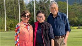 83歲凌波（圖中）挺過乳癌「近況曝光」。（圖／翻攝wong1224 IG）