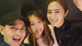 ▲劉荷娜（右）突然驚喜合體林志穎（左）與製作人陳玉珊（中），讓劇迷直接嗨翻。（圖／翻攝自劉荷娜IG）