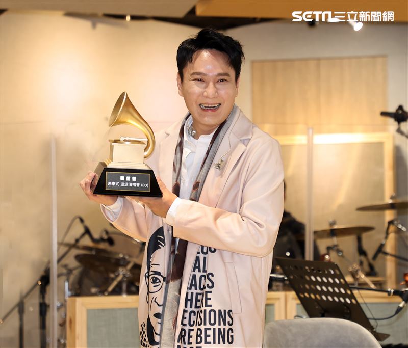 張信哲「未來式」藍光雙冠軍、練團。（記者邱榮吉/攝影）