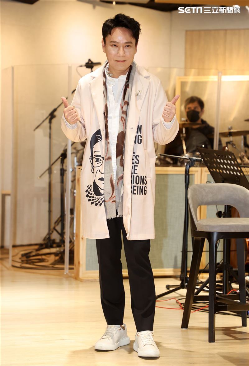 張信哲「未來式」藍光雙冠軍、練團。（記者邱榮吉/攝影）