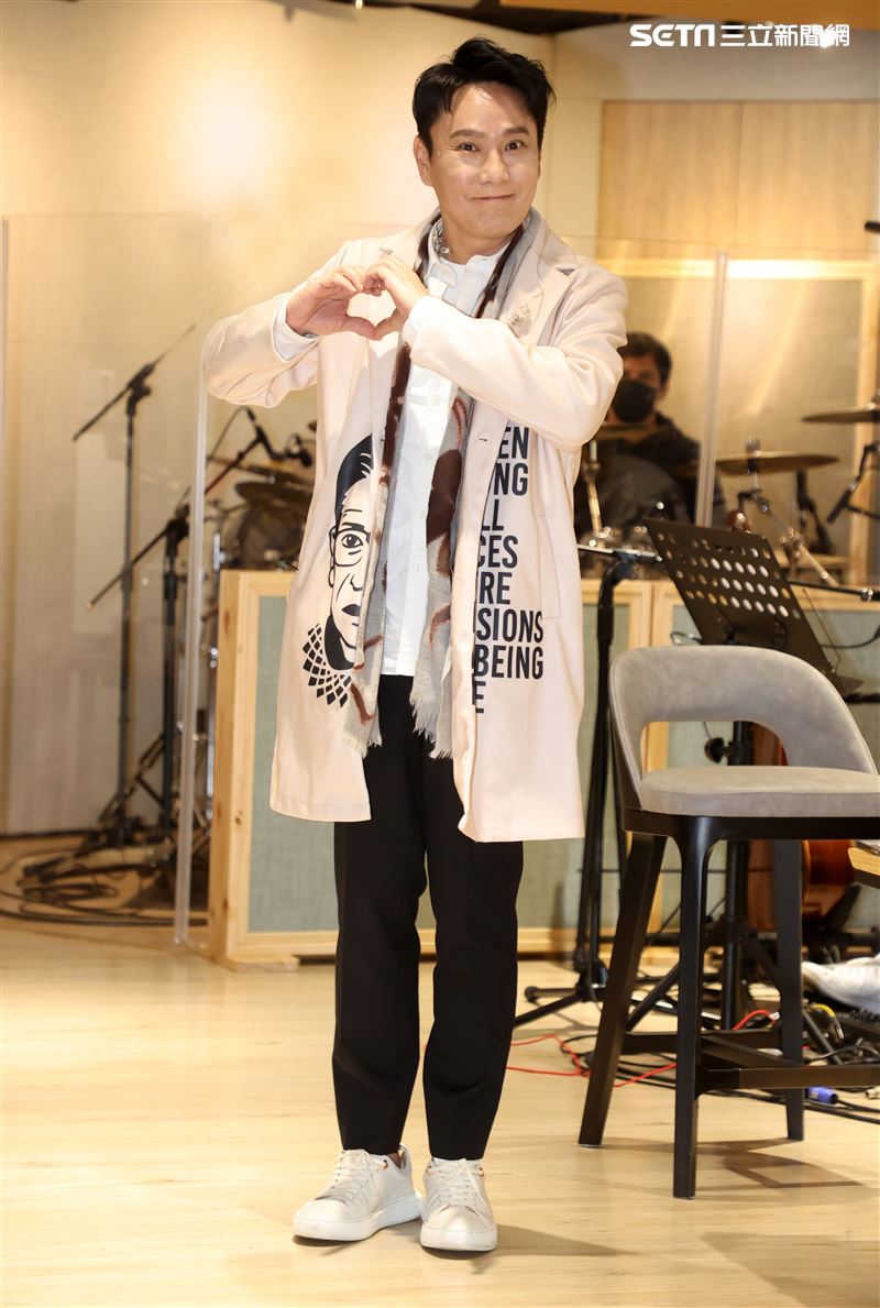 張信哲「未來式」藍光雙冠軍、練團。（記者邱榮吉/攝影）