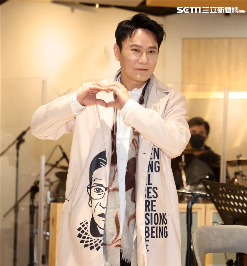 張信哲「未來式」藍光雙冠軍、練團。（記者邱榮吉/攝影）