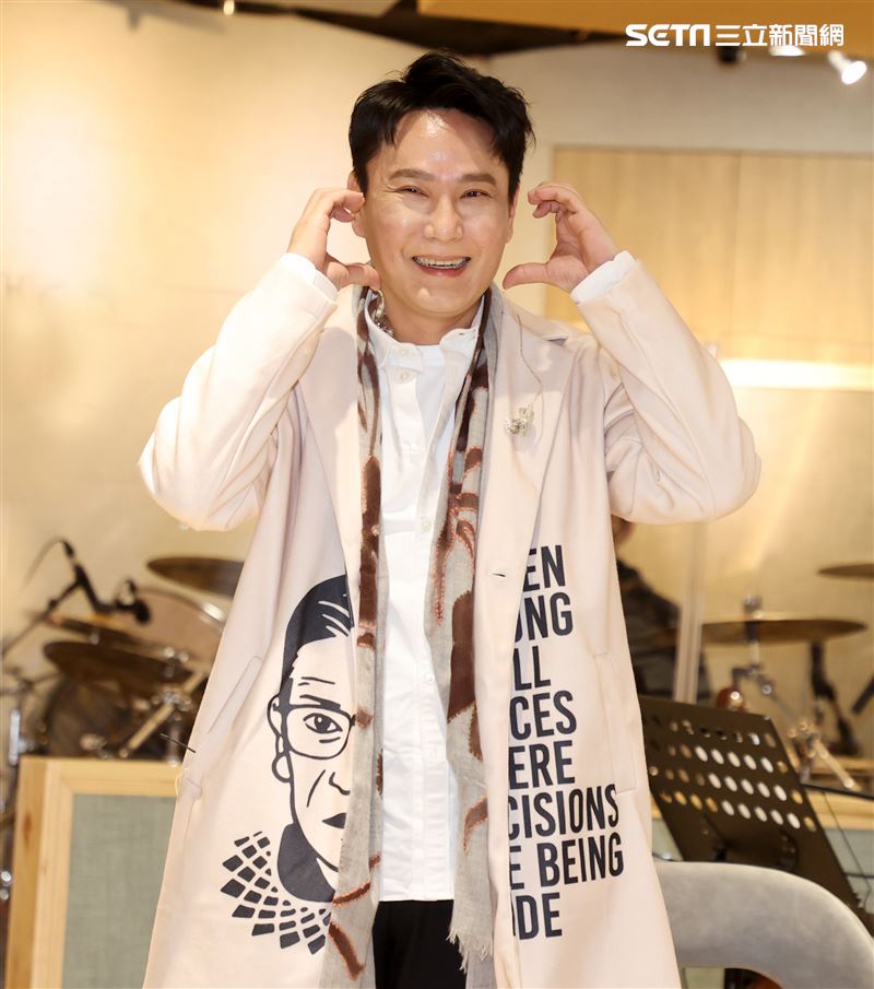 張信哲「未來式」藍光雙冠軍、練團。（記者邱榮吉/攝影）