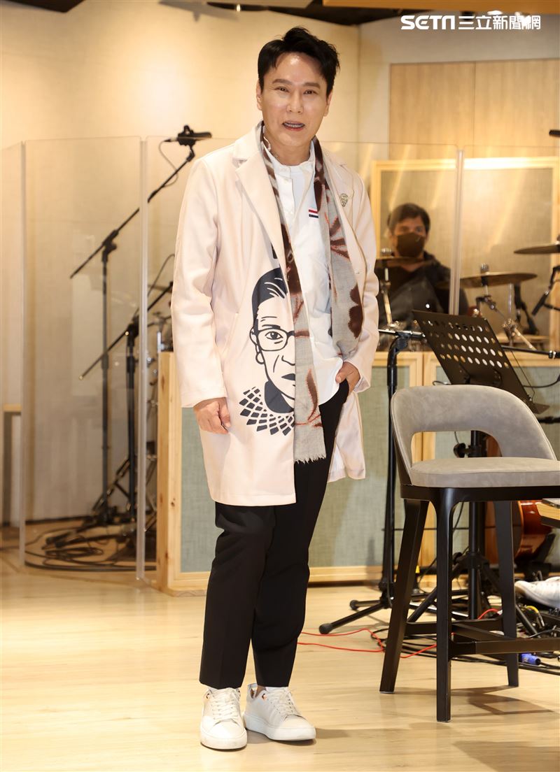 張信哲「未來式」藍光雙冠軍、練團。（記者邱榮吉/攝影）