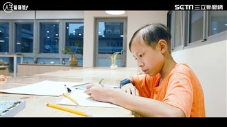 6歲罹腦癌　男童靠畫筆戰勝病痛超勵志