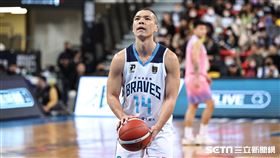 ▲富邦勇士球員蔡文誠罰球拿下2分，達成全隊登錄球員都有得分紀錄。（圖／記者劉彥池攝影）