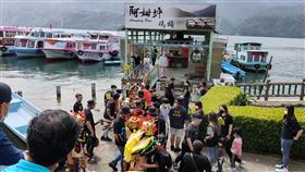 船艇業者石門水庫辦媽祖水上遶境祈福（2）桃園市渡船遊艇商業同業公會與大溪區百吉復興宮5日上午在石門水庫舉行媽祖水上遶境祈福活動，主辦單位出動20餘艘船隻，吸引超過200名民眾參與，遊湖時間約3小時。（北水局提供）中央社記者葉臻傳真  111年3月5日