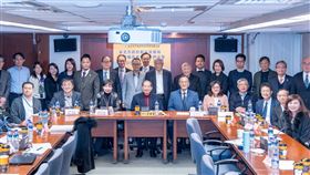 北市府都市發展局王玉芬局長2023年2月20日率都市發展局團隊拜會台北市不動產開發商業同業公會，與業界就台北市未來都市更新政策交換意見(圖/台北市政府)