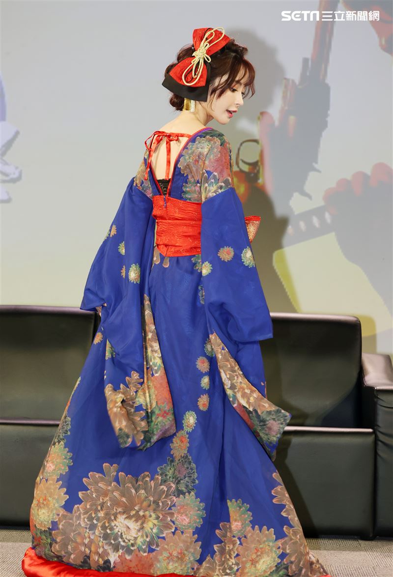 日本女優「桃乃木香奈」來台出席遊戲活動。（記者邱榮吉/攝影）