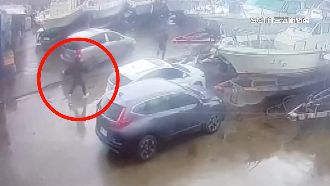 不滿擦撞遭嗆！男竟「持槍」威嚇外籍漁工