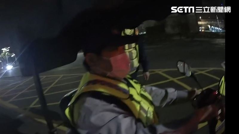 高雄警執勤騎電動代步車？真相曝光暖哭網