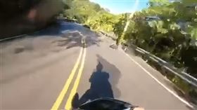 白牌猴台中136飆速！全程狂外拋衝對向　打滑命中電線桿後車也遭殃