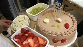 超好玩！媽慶生買好市多裸蛋糕給孩子裝飾（圖／翻攝自Costco好市多 商品經驗老實說）