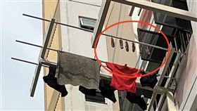 噁！衣服出現「不明棕色污漬」抬頭看傻眼