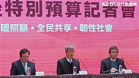 行政院會今（23）日將通過3800億元的「中央政府疫後強化經濟與社會韌性及全民共享經濟成果特別預算案」，行政院長陳建仁親自召開記者會。（圖／記者盧素梅攝影)