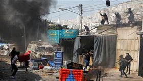 以色列陸軍在巴勒斯坦自治區發動突擊，造成11名巴勒斯坦人死亡。（圖／路透社／達志影像）