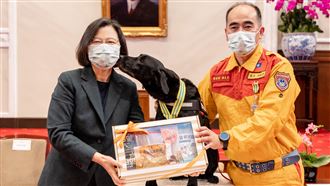 接見台灣搜救隊　蔡英文暖喊這一句