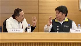指揮中心指揮官王必勝（右）拜會新北市長侯友宜。（圖／新北市衛生局提供）