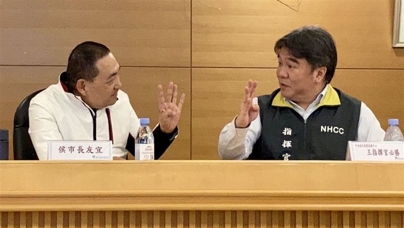 王必勝訪侯友宜推「疫苗+1」互動耐人尋味