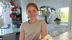 澳洲11歲女孩琵希月入4百萬已過上退休生活。（圖／翻攝自Pixie Curtis IG)
