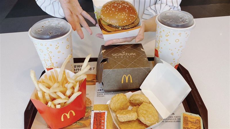 衝了！麥當勞、漢堡王、拿坡里「買1送1」