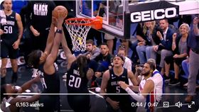 ▲卡特（Wendell Carter Jr.）絕殺補籃！魔術擊敗活塞。（圖／翻攝自Bleacher Report推特）