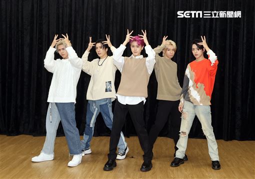 ALL IN 5演唱會練舞。（記者邱榮吉/攝影）