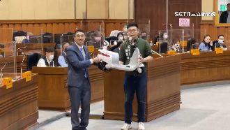 議員送兒童版電動機車　諷謝國樑政見縮水