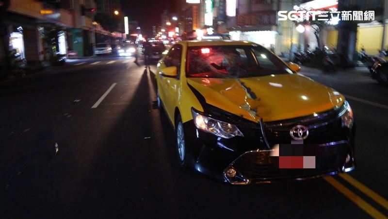 行人過馬路遭計程車撞飛命危 畫面曝光