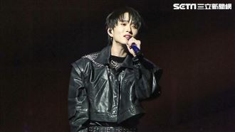 邱鋒澤開唱另一半突然現身　台上手牽手