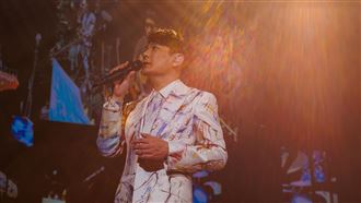 張信哲三度進軍小巨蛋　台下驚見超多大咖