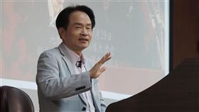 陳儀深談李登輝與台灣民主化國史館長陳儀深29日下午在國史館大禮堂，以「李登輝與台灣民主化」為題進行演講。中央社記者徐肇昌攝　110年7月29日