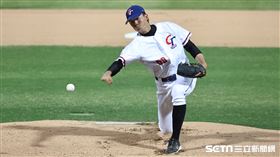 ▲世界棒球經典賽，台灣隊首場熱身賽對戰樂天桃猿，先發投手黃子鵬。（圖／記者劉彥池攝影）