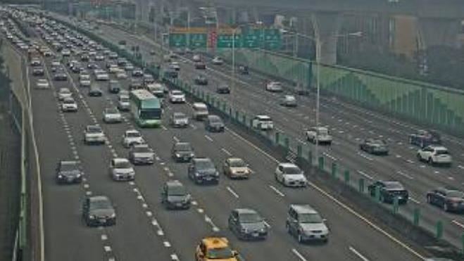 國道好熱鬧「五色齊放」17地雷段恐塞整天