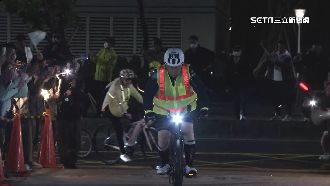 柯P再戰一日北高！攜黃珊珊凌晨3點抵達