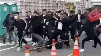 桃園建商公祭變大亂鬥　70秒群毆片流出