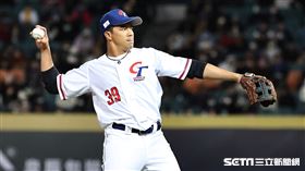 ▲世界棒球經典賽，台灣隊第2場熱身賽對戰中信兄弟，內野手吳念庭。（圖／記者劉彥池攝影）