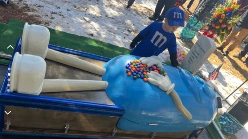 阿嬤自己打造M&amp;M'S巧克力棺材　子孫歡送